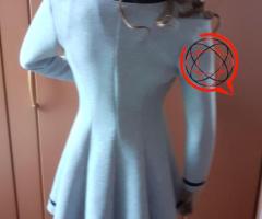 Szary rozkloszowany płaszczyk