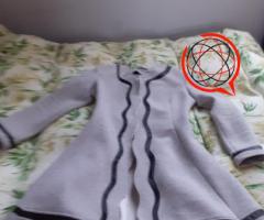 Szary rozkloszowany płaszczyk