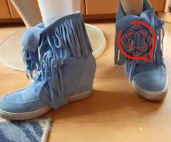 Błękitne botki z frędzlami