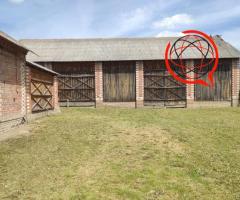 Gospodarstwo (dom, obora, stodoła) pow. 0,85 ha