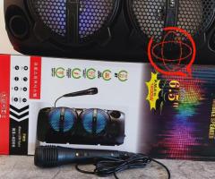 Głośnik tuba z karaoke i podświetleniem boombox, mikrofon,