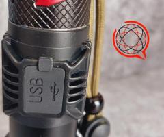 Moc i funkcjonalność w Twojej dłoni: Latarka-powerbank z 8 trybami świecenia
