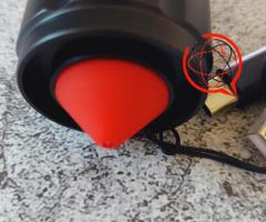 Latarka LED z Powerbankiem: 5 Trybów Światła, Wyświetlacz Akumulatora i Ogon Bezpieczeństwa
