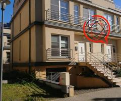 Nowoczesny dom w Wawrze z 7 pokojami, 2 łazienki, garaż oraz 2 miejsca zewnętrzne. Dwa duże tarasy, 