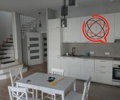 Nowoczesny dom w Wawrze z 7 pokojami, 2 łazienki, garaż oraz 2 miejsca zewnętrzne. Dwa duże tarasy, 