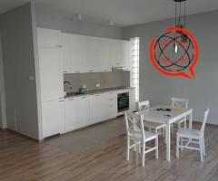 Nowoczesny dom w Wawrze z 7 pokojami, 2 łazienki, garaż oraz 2 miejsca zewnętrzne. Dwa duże tarasy, 