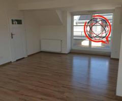 Nowoczesny dom w Wawrze z 7 pokojami, 2 łazienki, garaż oraz 2 miejsca zewnętrzne. Dwa duże tarasy, 